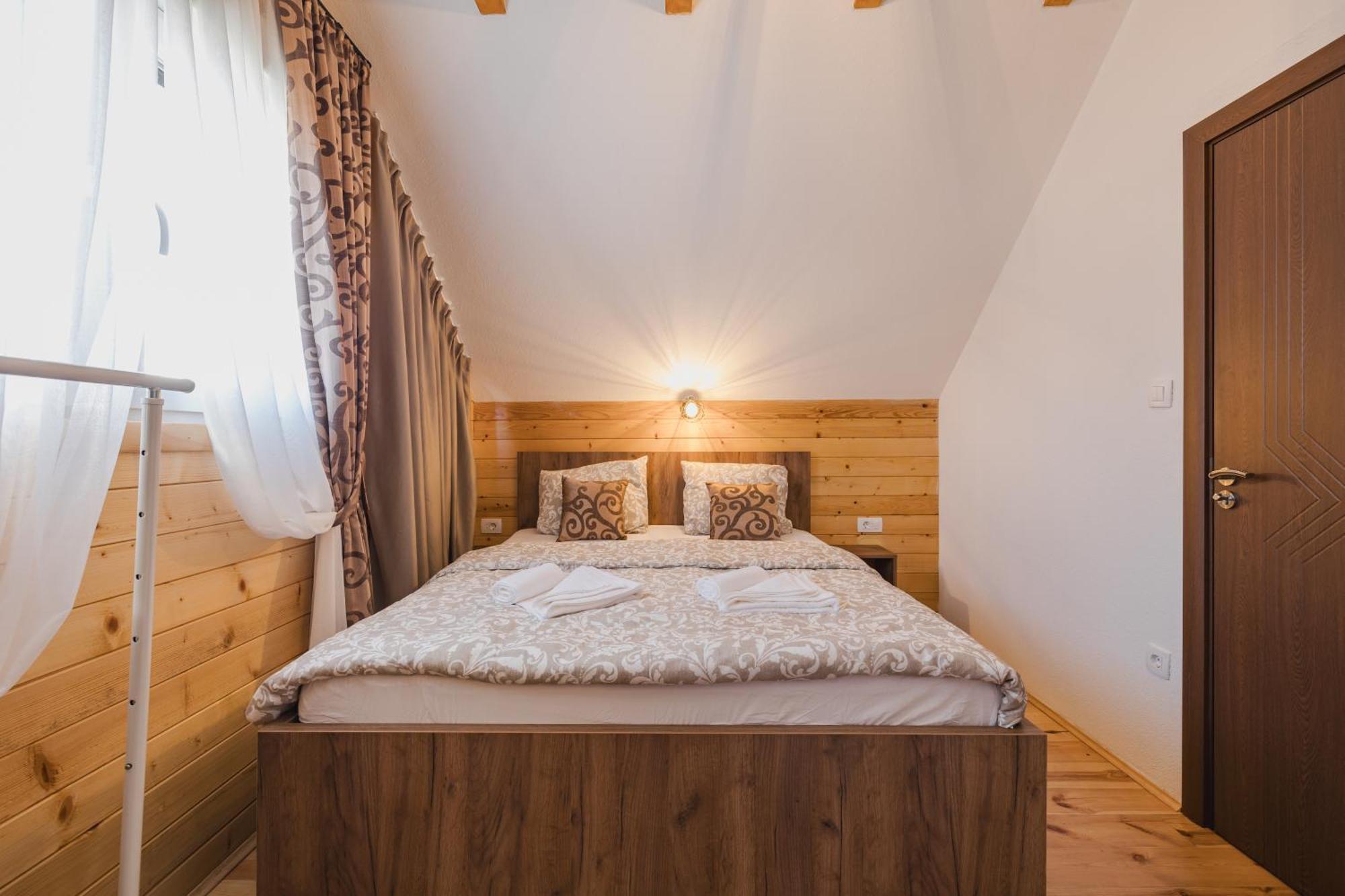 Mountain House Ivanovic Moticki Gaj Exteriör bild
