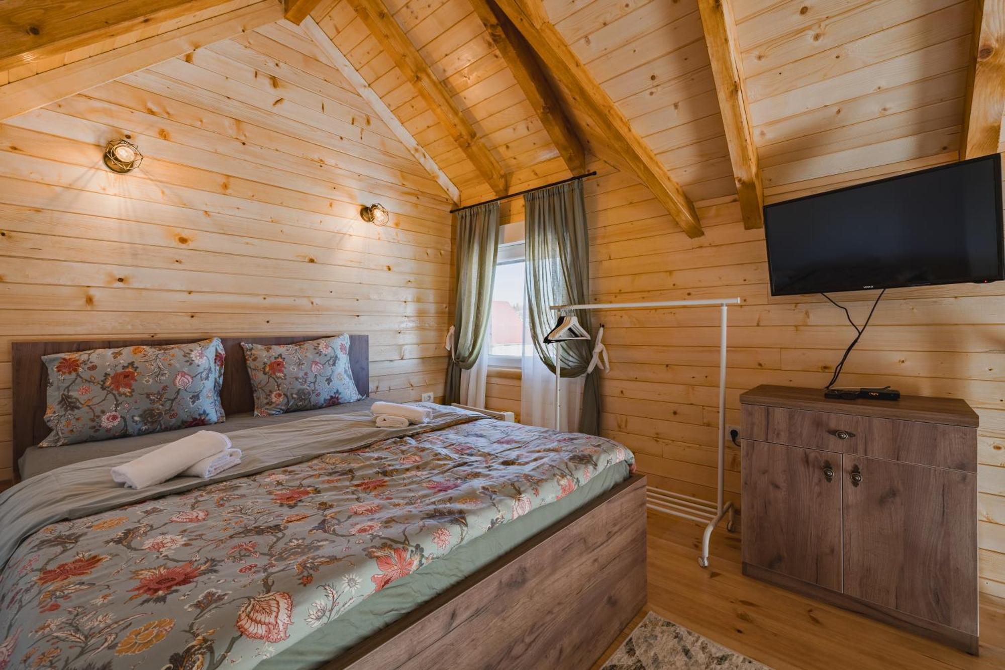 Mountain House Ivanovic Moticki Gaj Exteriör bild